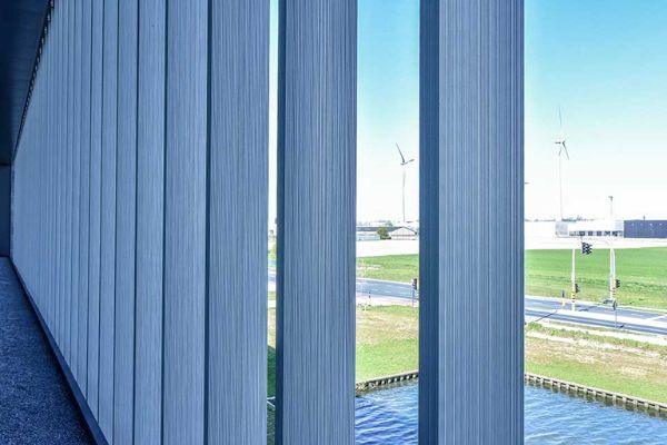 Architecturale buitenzonwering met optionele ledstrips